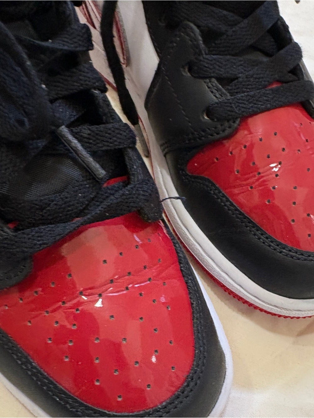 Jordan Air Jordan 1 Mid SE
Boys' Grade School Size 4.5 - Picture 3 of 8